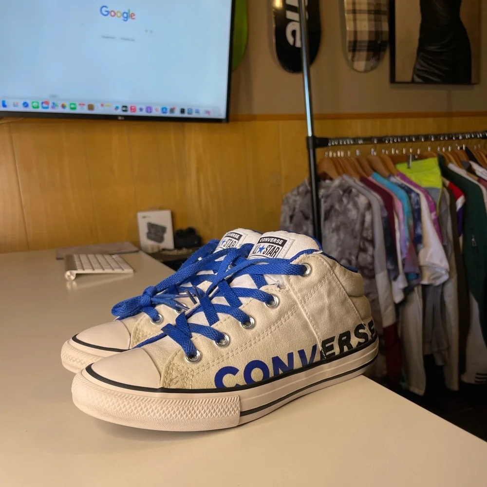 Kids Converse high top royal blue/white shoes